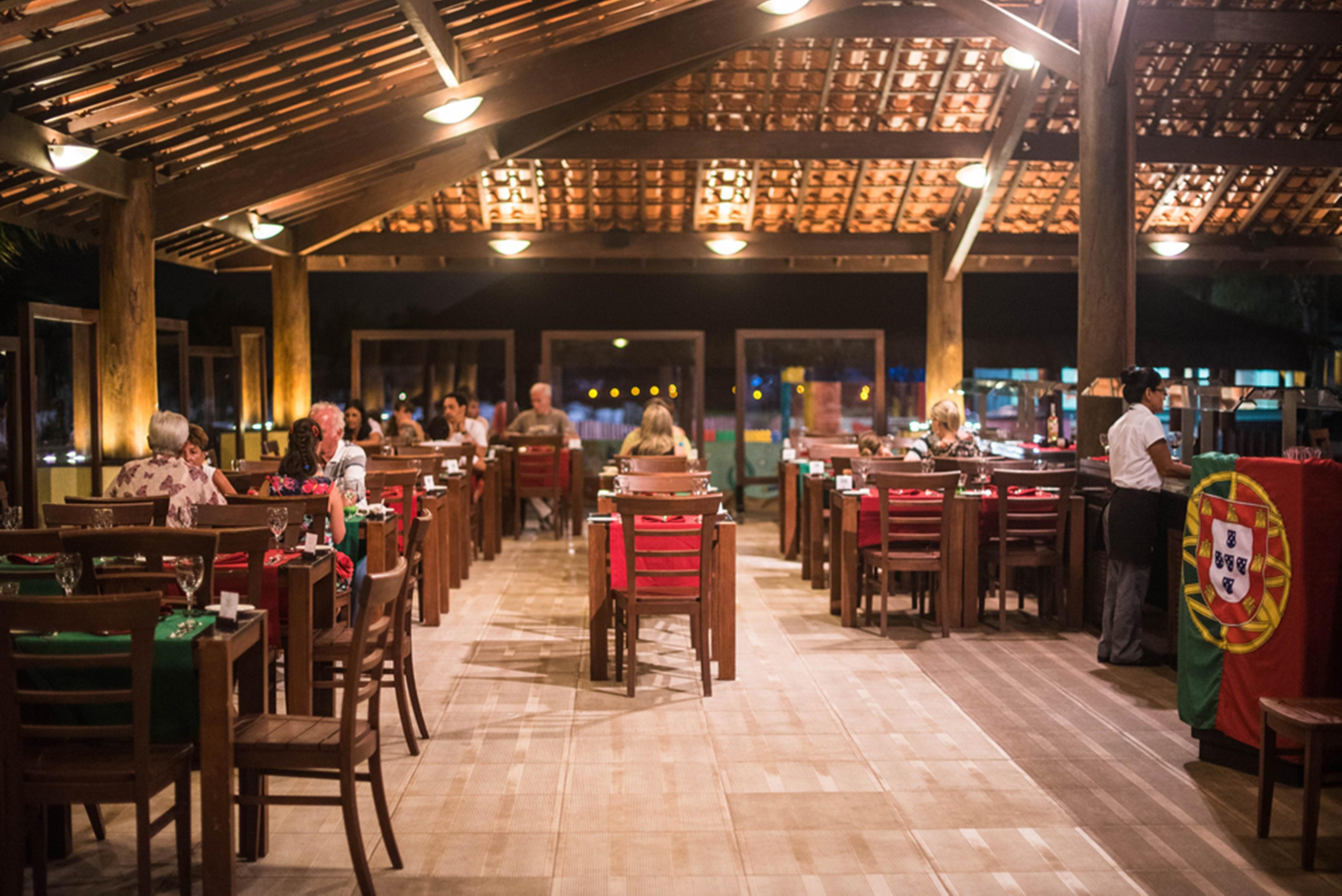 Vila Gale Cabo Кабу-ді-Санту-Агостінью Екстер'єр фото Interior of a churrascaria in São Paulo, Brazil
