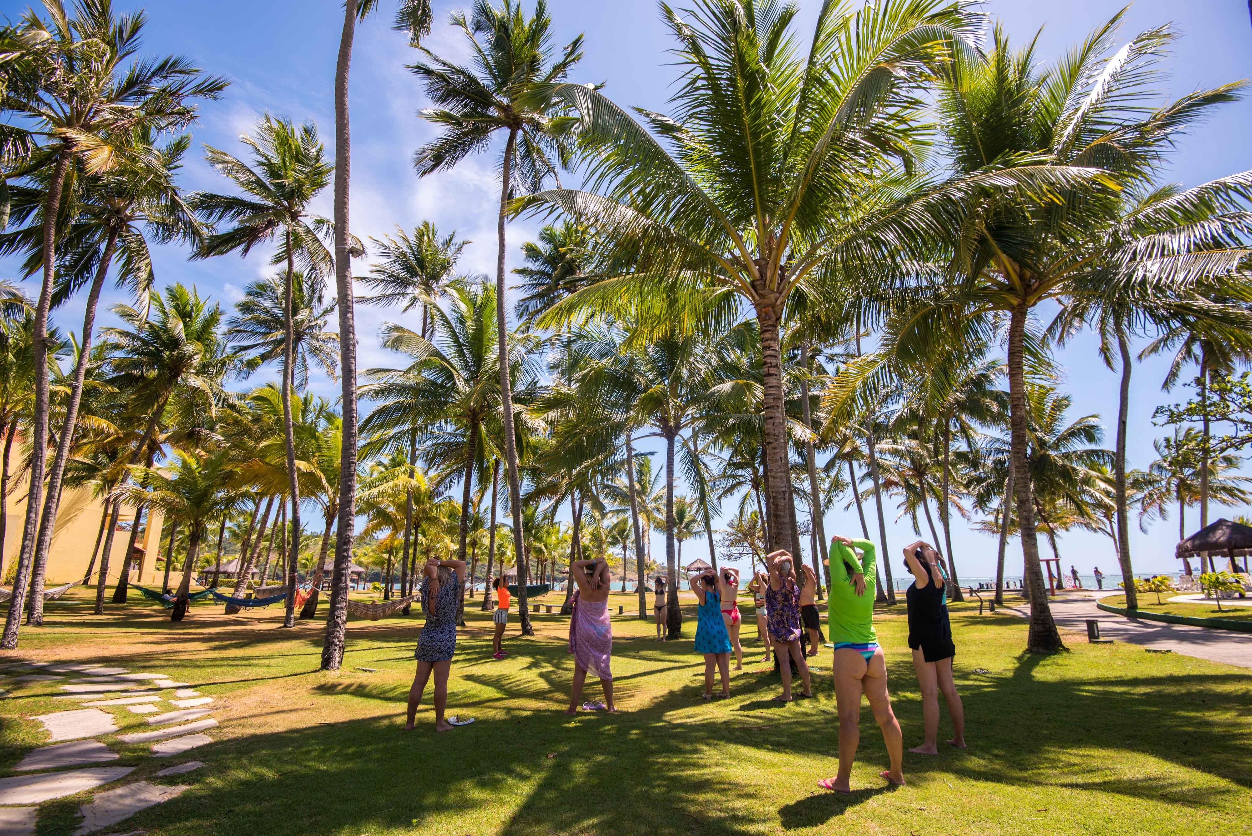 Vila Gale Cabo Кабу-ді-Санту-Агостінью Екстер'єр фото A group of tourists at the resort